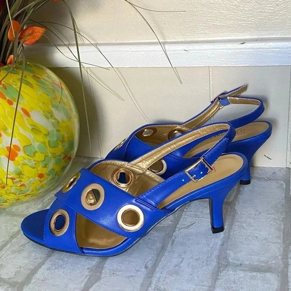 EY | Great Grommets Stylish Strappy Sandal with on-trend metallic grommet trim - Picture 3 of 8